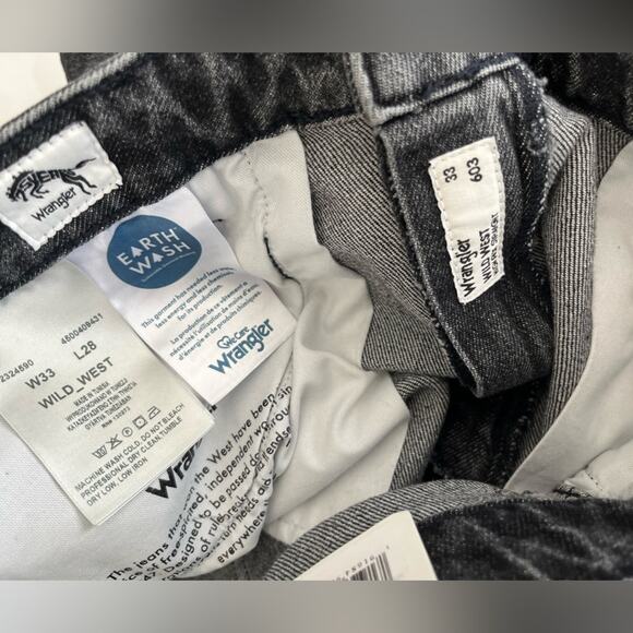 Stylish Black Distressed Women's Jeans - Picture 9 of 11